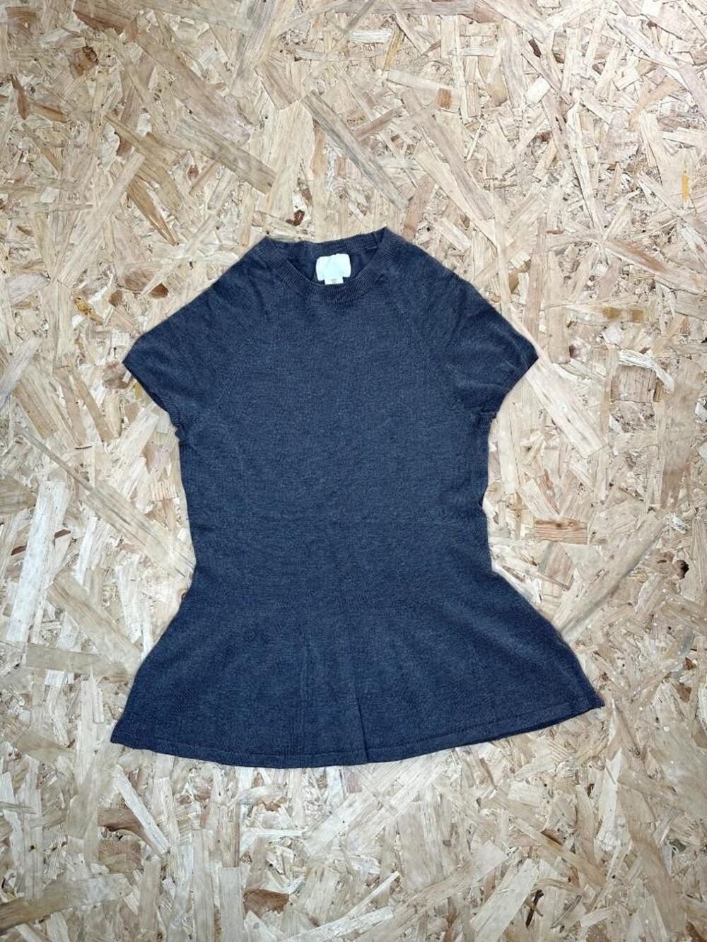 H&M Women's Knit Peplum Top Gray Short Sleeve Crew Neck Sweater Size M